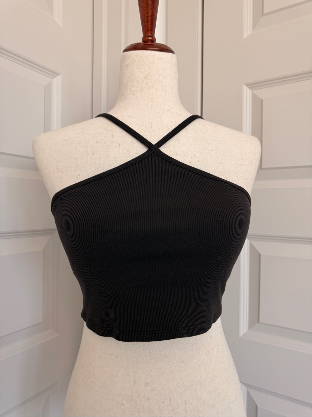 Ali Ribbed Crisscross Crop Top - Black
